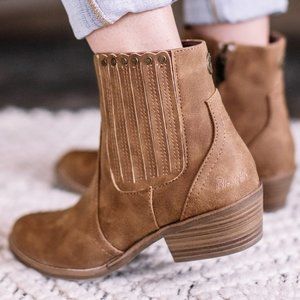 BLOWFISH CAITLYNN BOOTS IN BROWN PROSPECTOR